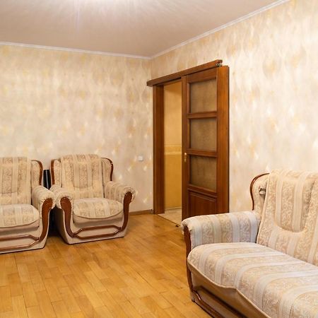 Rybalskaya 8 Apartment Kiev Bagian luar foto